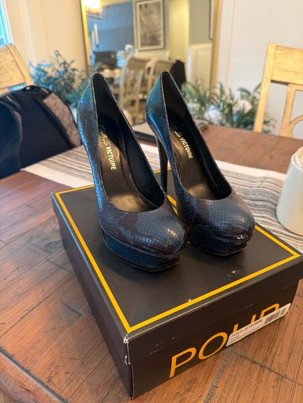 Pour La Victoire Portia Dark Teal Shadow Snake Platform Pumps Size 7M